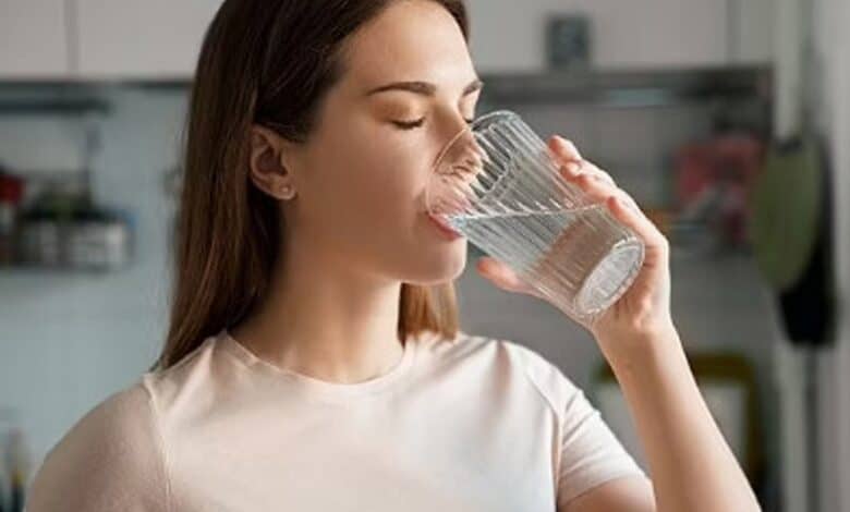 Tại sao cần uống đủ nước mỗi ngày? Vì sao lại quan trọng như vậy?