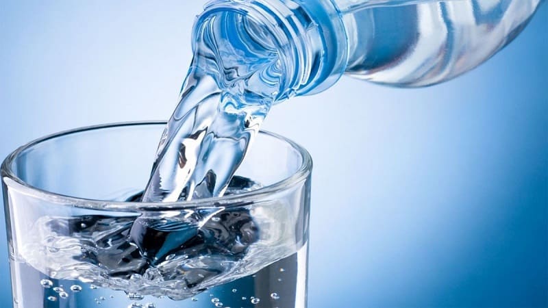 Uống đủ nước giúp thận khỏe hơn