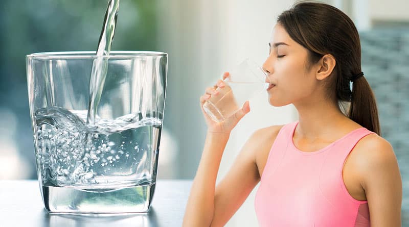 Tại sao cần uống đủ nước mỗi ngày? Uống đủ nước giúp da khỏe hơn