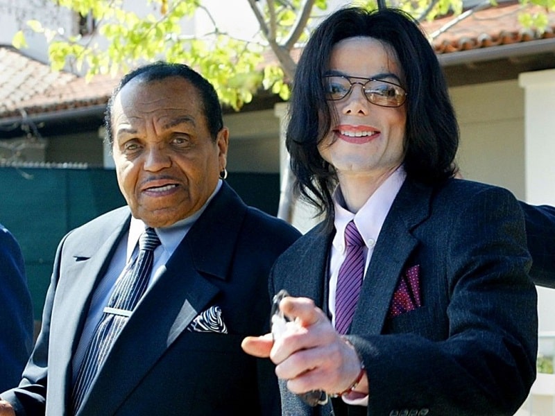 Michael Jackson tại sao chết? Do ngộ độc thuốc gây mê