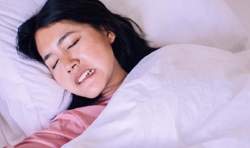 Điều trị stress giúp giảm nghiến răng khi ngủ