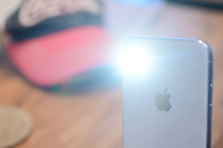Tăng độ sáng đèn pin - Tại sao không bật được đèn pin trên iphone