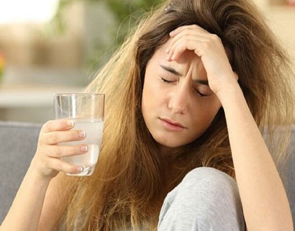 Rượu và những cơn đau đầu: Vì sao lại như vậy?